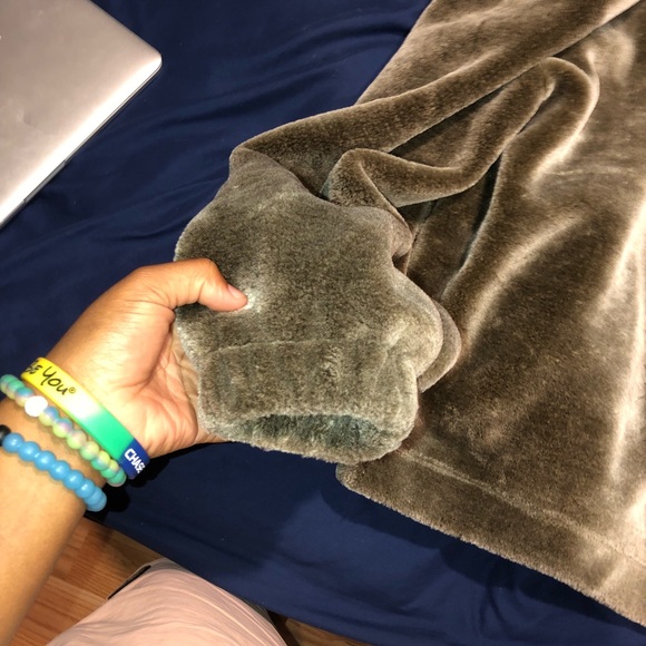 Urban Outfitters Faux Fur Jacket - Picture 5 of 6